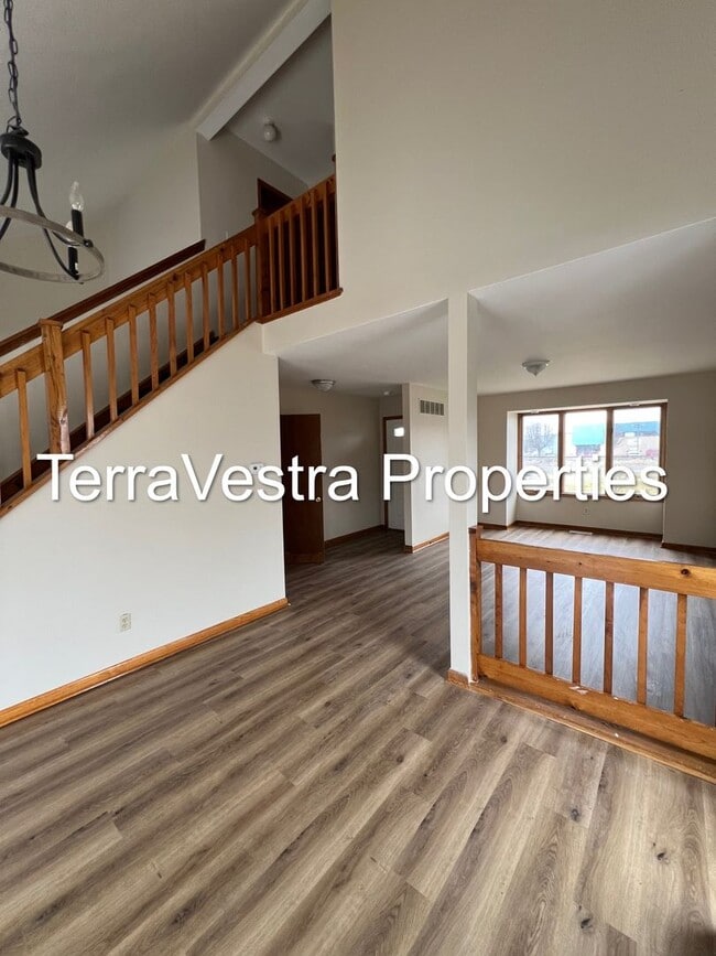 Building Photo - 1901 SE Blvd