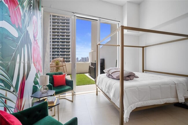 Building Photo - 1750 N Bayshore Dr