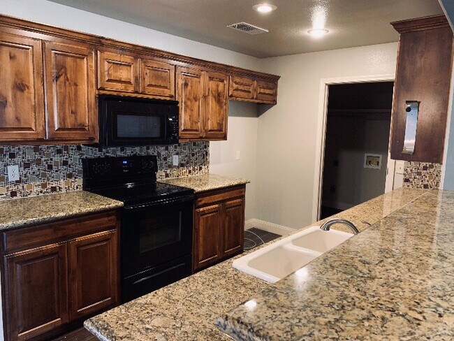 Building Photo - 8104 Knoxville Dr