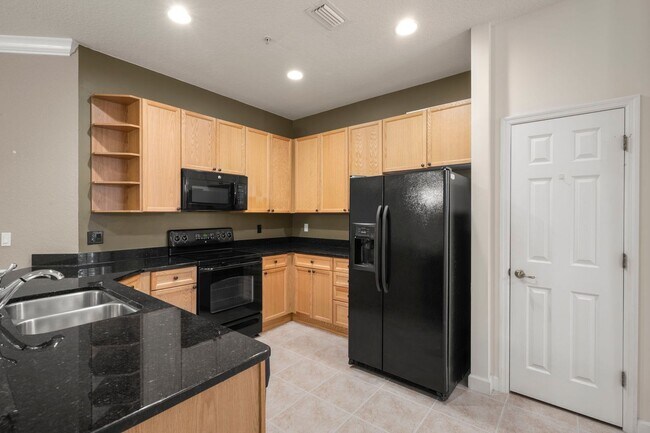 Building Photo - Beautiful Avila 3/2 with preserve view!