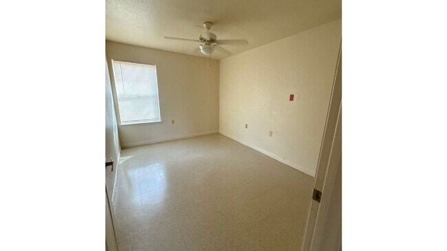 Building Photo - 400 Austin Rd