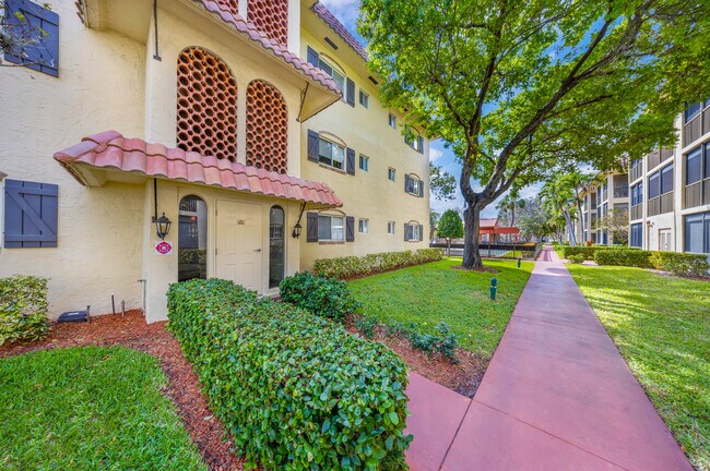 Building Photo - 257 S Cypress Rd