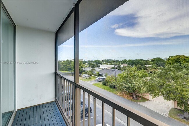 Building Photo - 4501 NE 21st Ave