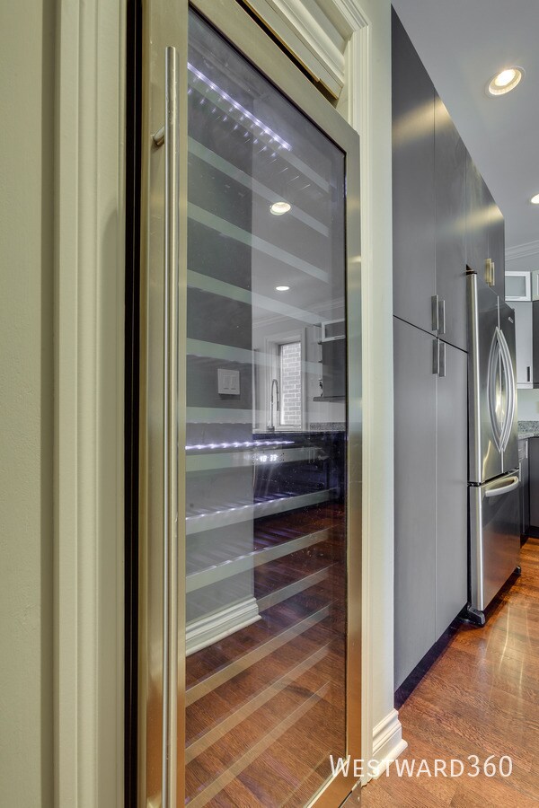 Building Photo - 1033 W Monroe St