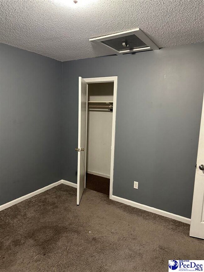 Building Photo - 1017 E National Cemetery Rd