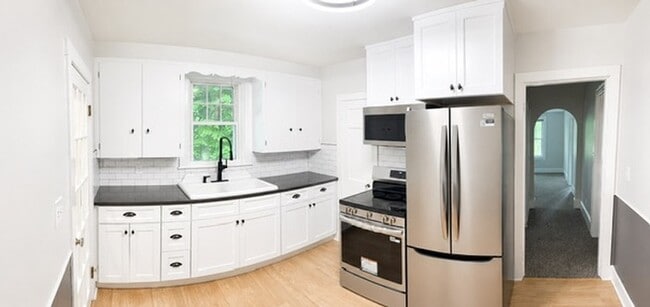 Building Photo - 229 Highland Ave