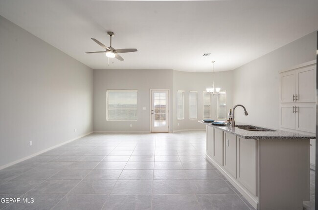 Building Photo - 720 Paseo Dulce Ave
