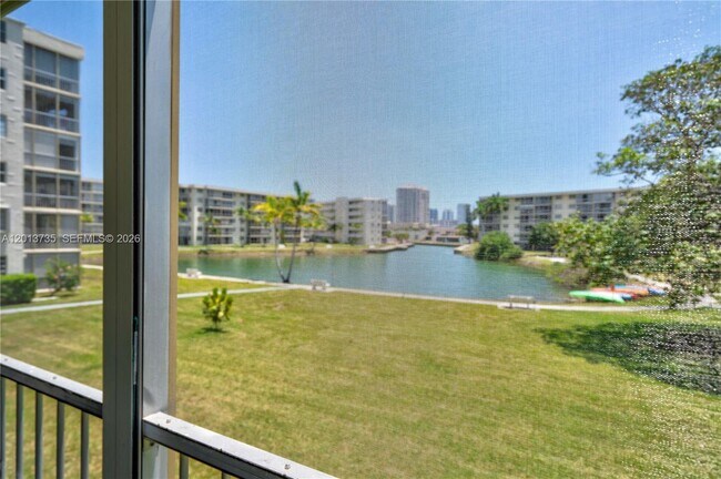 Building Photo - 2851 Leonard Dr