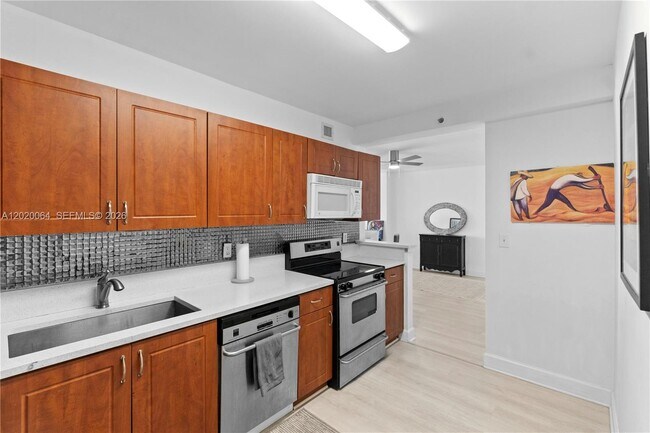 Building Photo - 401 69th St