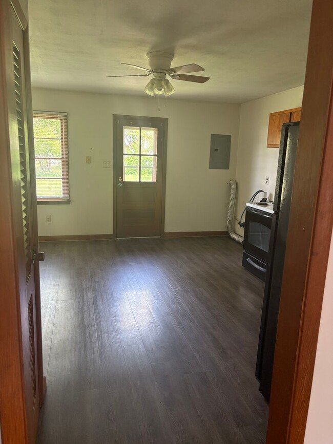 Building Photo - 808 S Bentley St