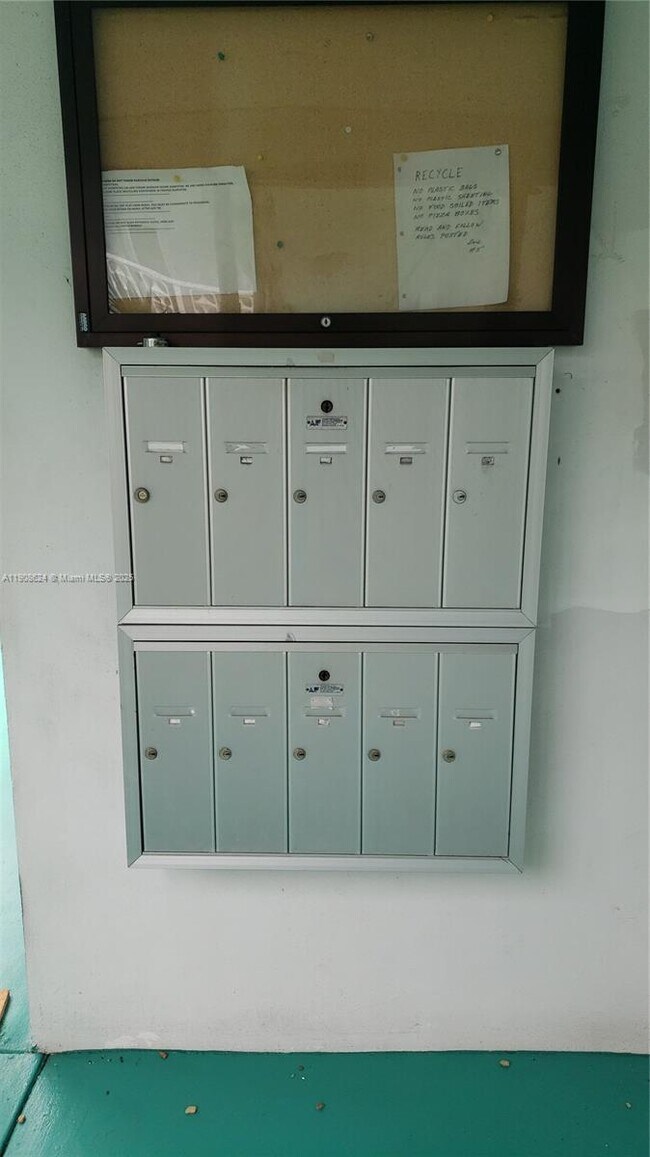 Building Photo - 1715 Wiley St