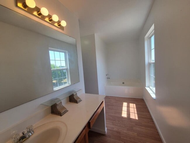 Building Photo - 101 Hemlock Ct