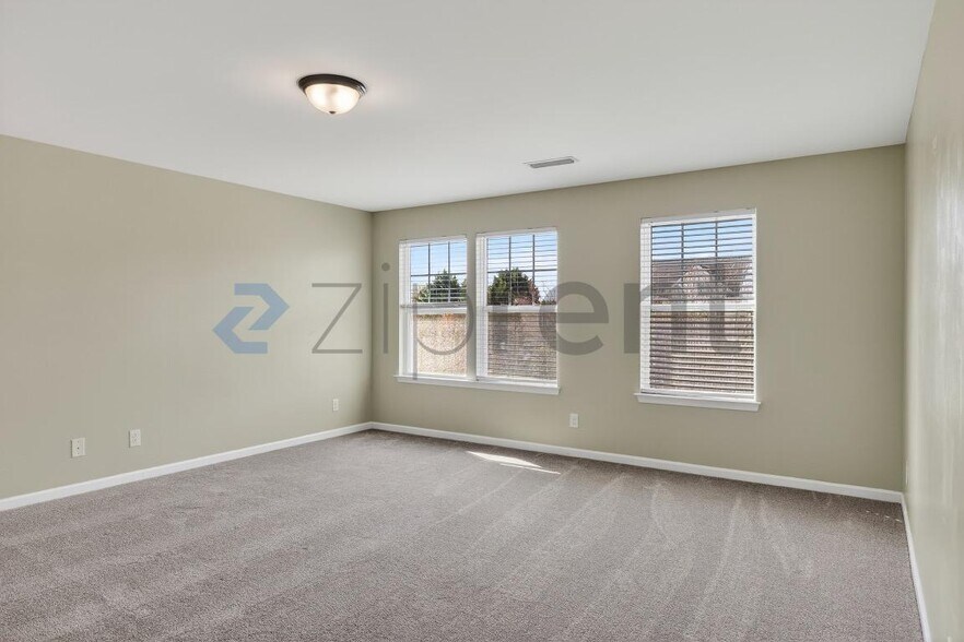 Building Photo - 291 Ranlo Ave