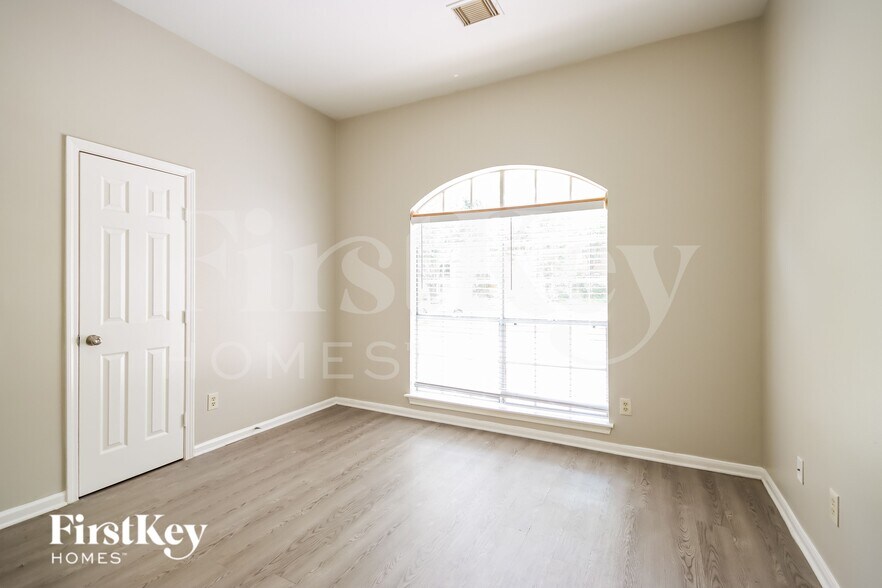 Building Photo - 4030 Echo Mountain Dr
