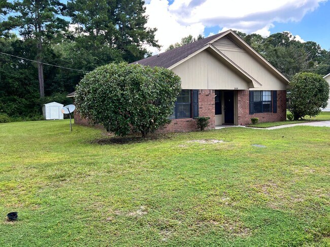 Building Photo - AVAILABLE EARLY APRIL 2026! (No Pets)