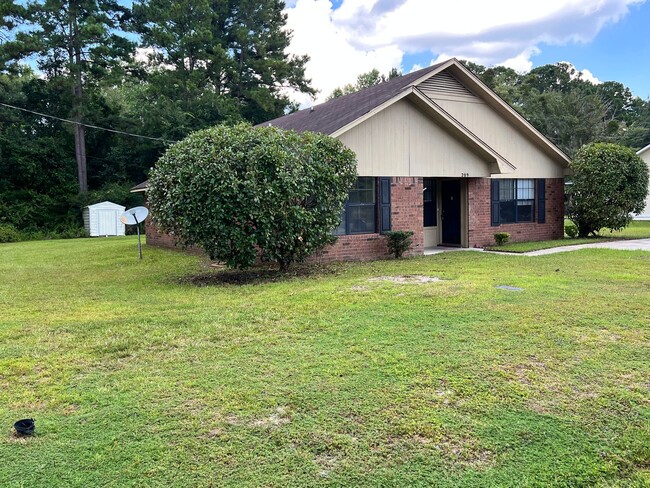 Building Photo - AVAILABLE LATE MARCH 2026! (No Pets)