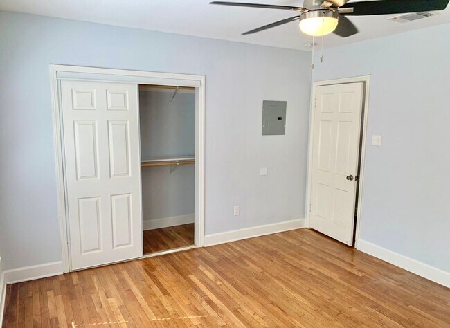 Building Photo - 819 San Antonio Ave