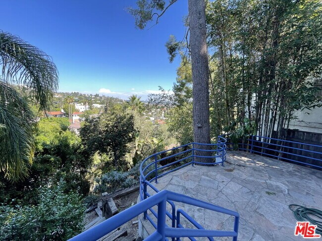 Building Photo - 6216 Temple Hill Dr