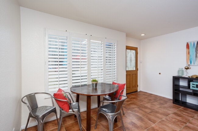 Building Photo - 718 Ensenada Ct