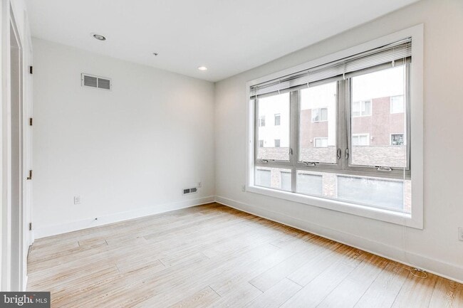 Building Photo - Northern Liberties Townhome with Parking