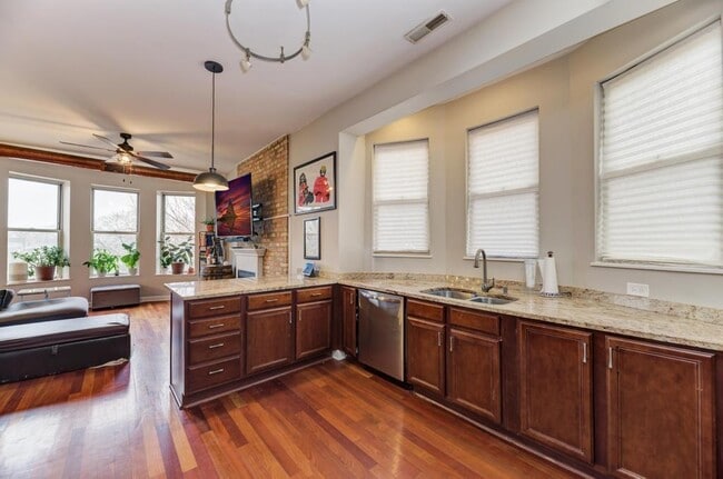 Building Photo - 6501 S Kimbark Ave