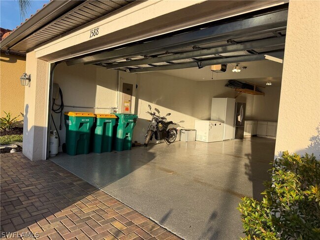 Building Photo - 1588 Vizcaya Ln