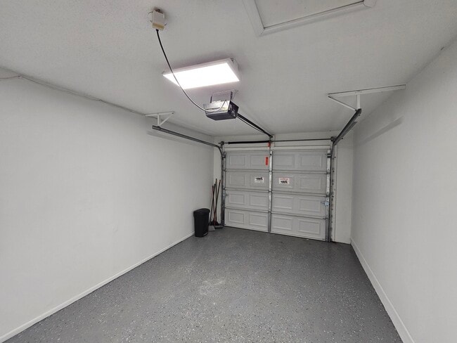 Building Photo - 329 NE Cullman Ct