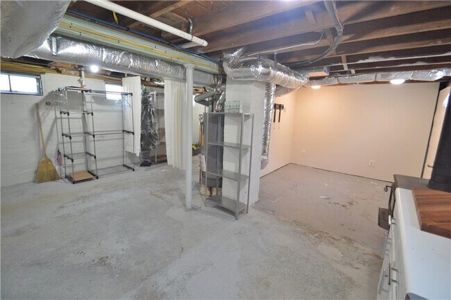 Building Photo - 108 Ormerod Ave