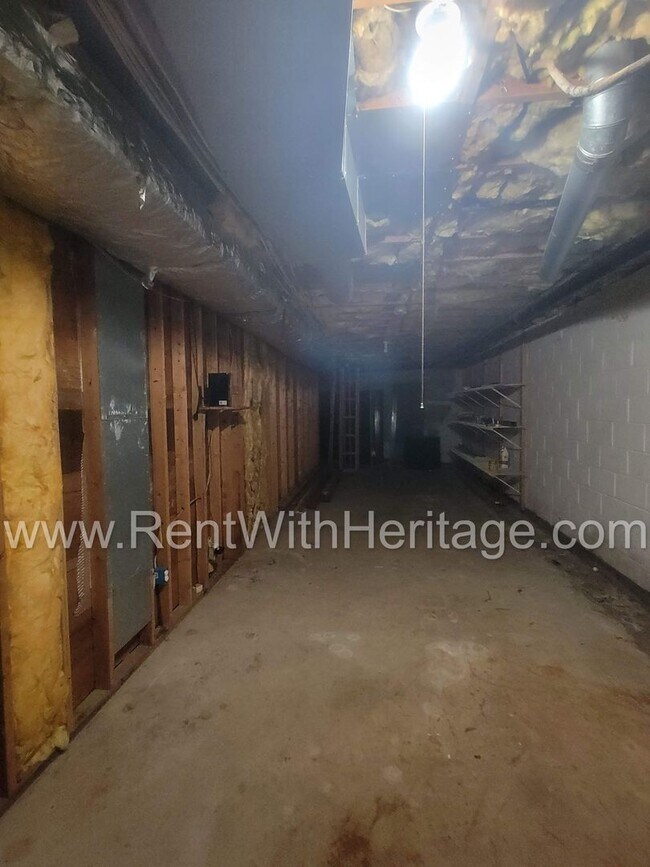Building Photo - 1050 Flamingo Dr