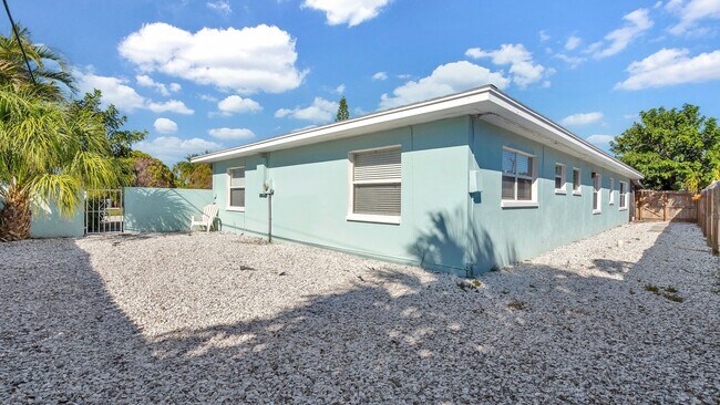 Building Photo - 3bed/2bath Home Off Treasure Island Causew...