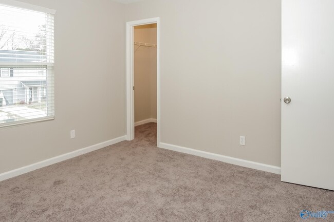 Building Photo - 213 Farmington Dr