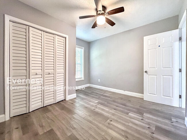 Building Photo - Lovely 3-Bed, 2-Bath Home with Modern Comf...