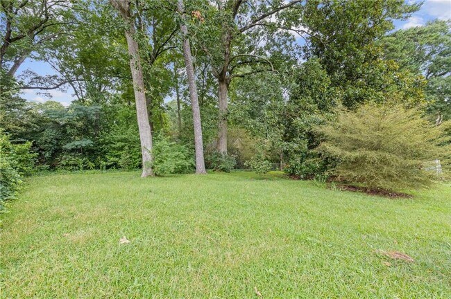 Building Photo - 1435 Thomas Rd