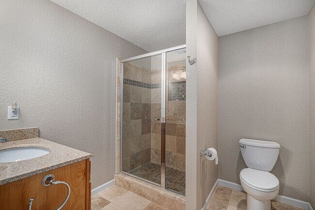 Building Photo - 4 bed/4 bath, Three Story Home Backing to ...