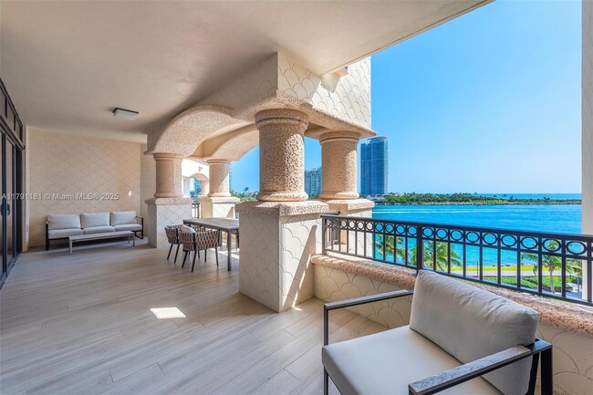 Building Photo - 7055 Fisher Island Dr