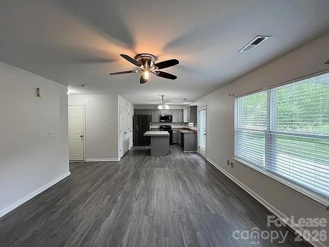 Building Photo - 4828 Lynn Lee Cir