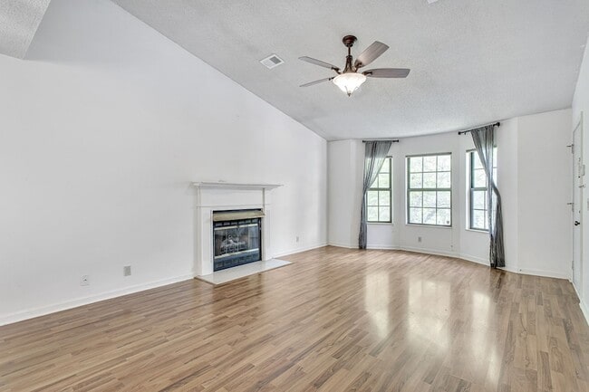 Building Photo - 816 Beazer Ln