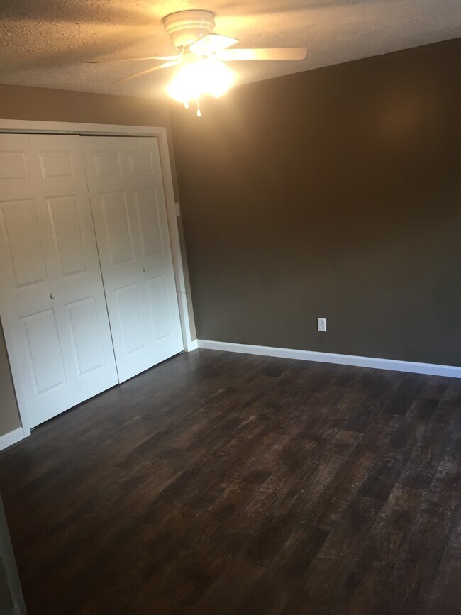 Building Photo - 6908 Dorchester Dr