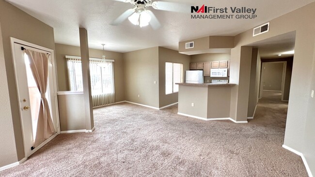 Building Photo - *****Half off First Months Rent ***** 3 Be...