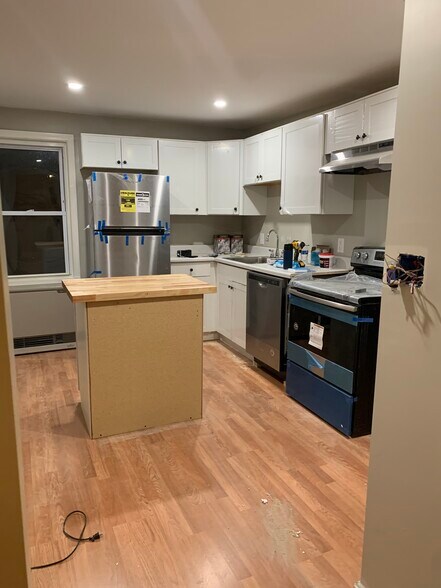 Building Photo - 5 Cordage St