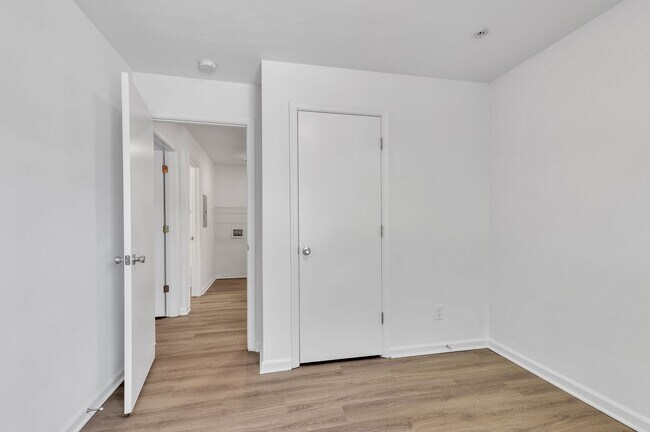 Bedroom & Hallway - Acorn Grove