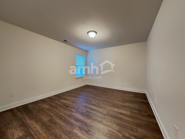 Building Photo - 111 Fairway Crossing Way