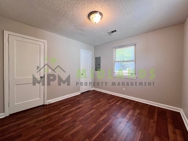 Building Photo - 4921 Dale Dr