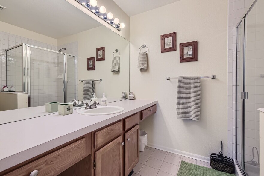 Bedroom 2 Bathroom - 2980 W Long Dr