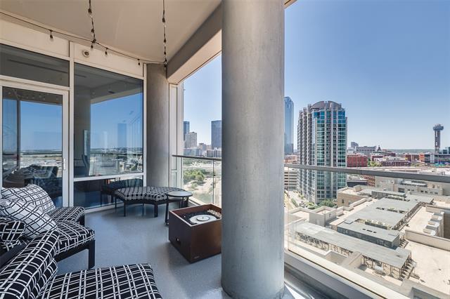 Building Photo - 2408 Victory Park Ln