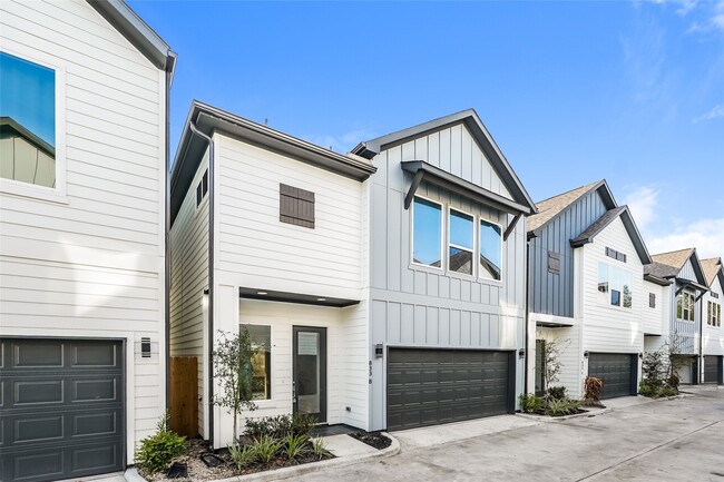 Building Photo - 833 Dorchester St