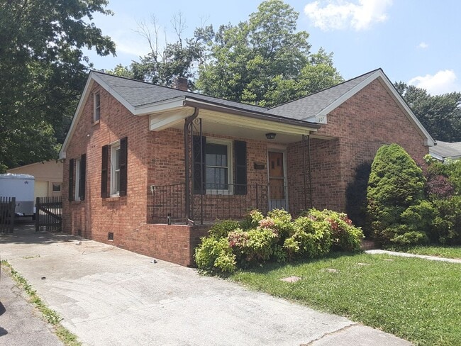 Building Photo - Radford, 2 BR / 1 BA, Available