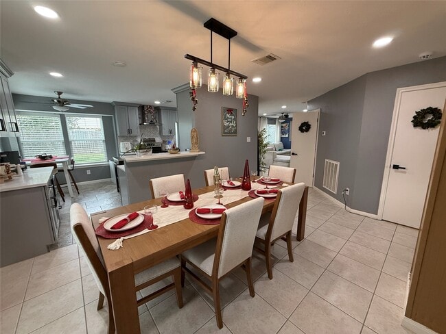 Building Photo - 12822 Skyknoll Ln