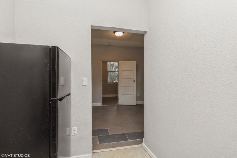 Building Photo - 921 N 19th Ave