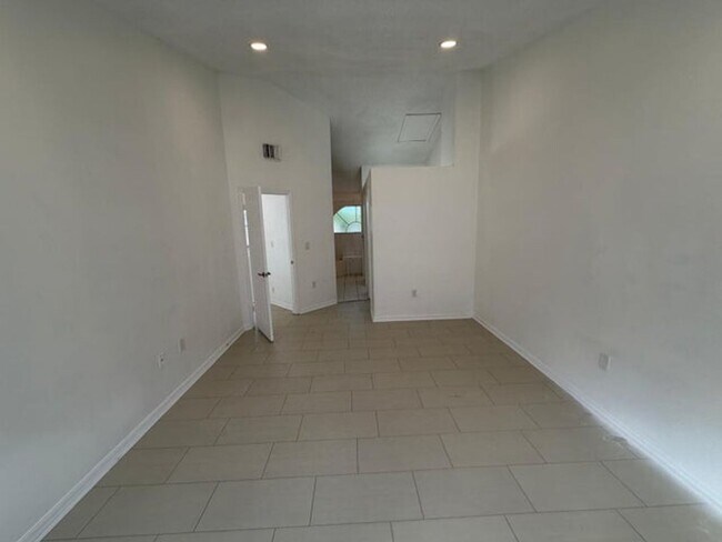 Building Photo - 3780 Amalfi Dr